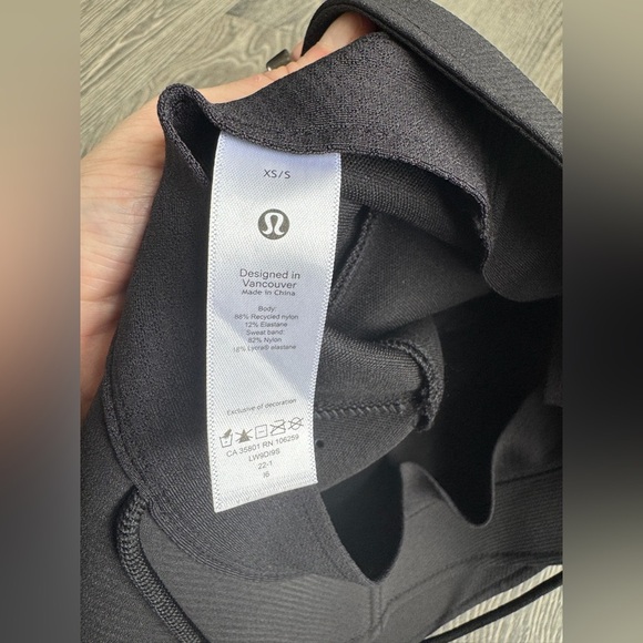 Lululemon Wide-Brim Bucket Hat with Strap in Black Size XS/S - Picture 4 of 5